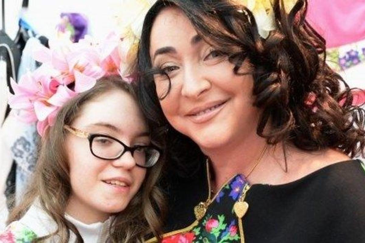 Певица Лолита призналась, что ее 18-летняя дочь не спешит искать себе возлюбленного