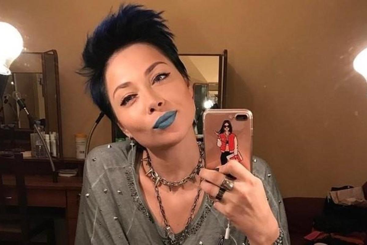 Актриса Настасья Самбурская в откровенном наряде покорила своих поклонников Актриса Настасья Самбурская в откровенном наряде покорила своих поклонников