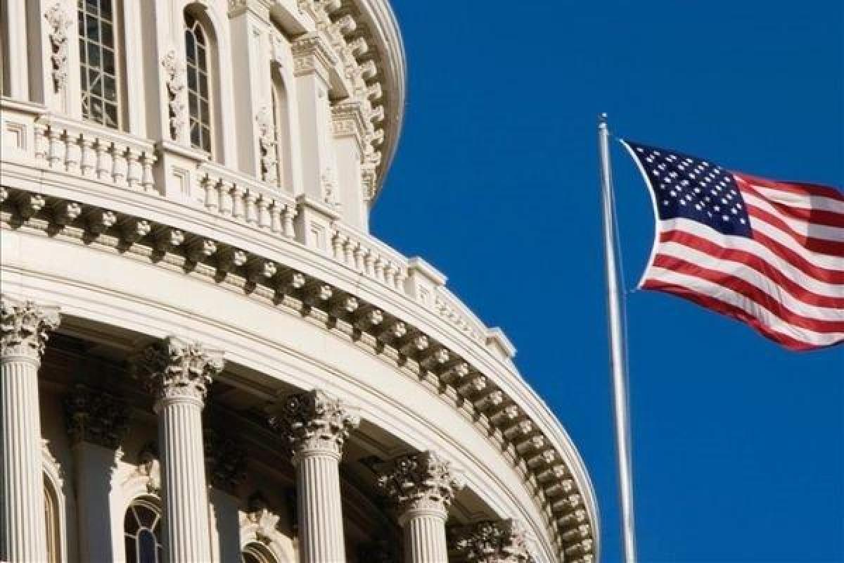 Сенат США выступает за сохранение санкций против РФ и предоставление Украине летального оружия