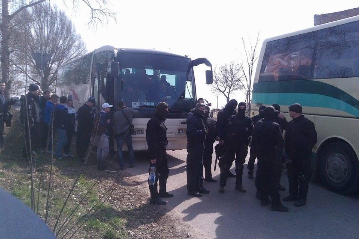 На Львовщине спецназ разогнал группу неизвестных, перекрывших трассу международного значения 