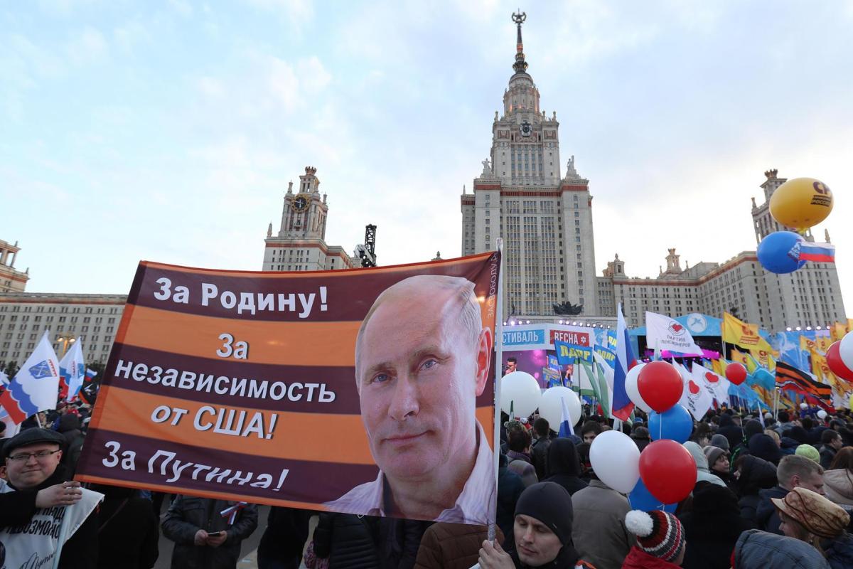 В фестивале к годовщине присоединения Крыма в Москве принимала участие платная массовка В фестивале к годовщине присоединения Крыма в Москве принимала участие платная массовка