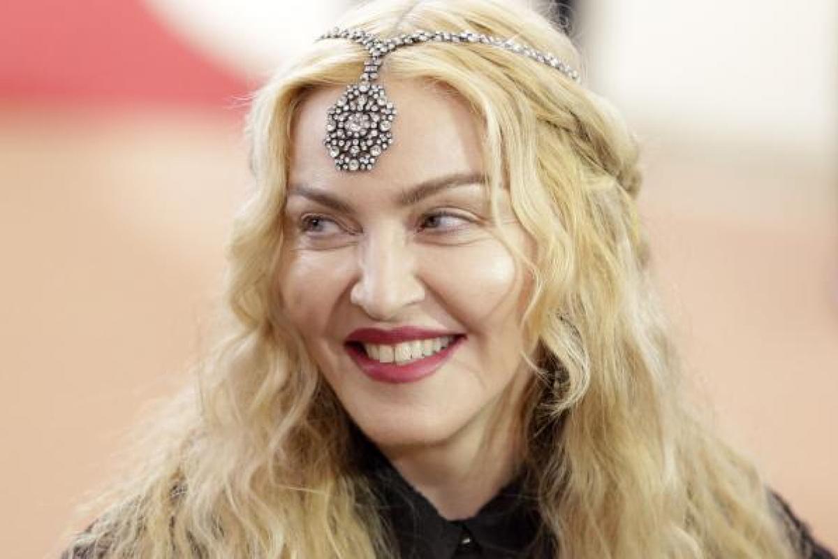 Поклонники Мадонны шокированы странным нарядом певицы