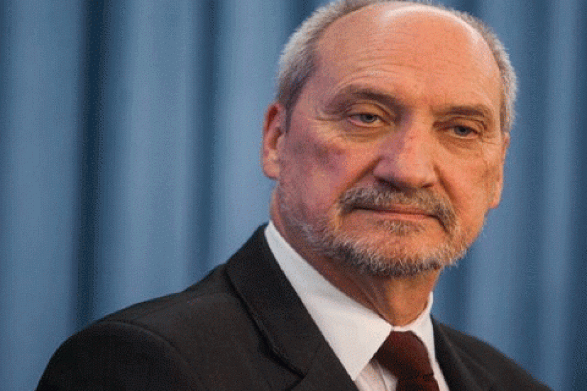 Министр обороны Польши пообещал раскрыть новые подробности авиакатастрофы под Смоленском