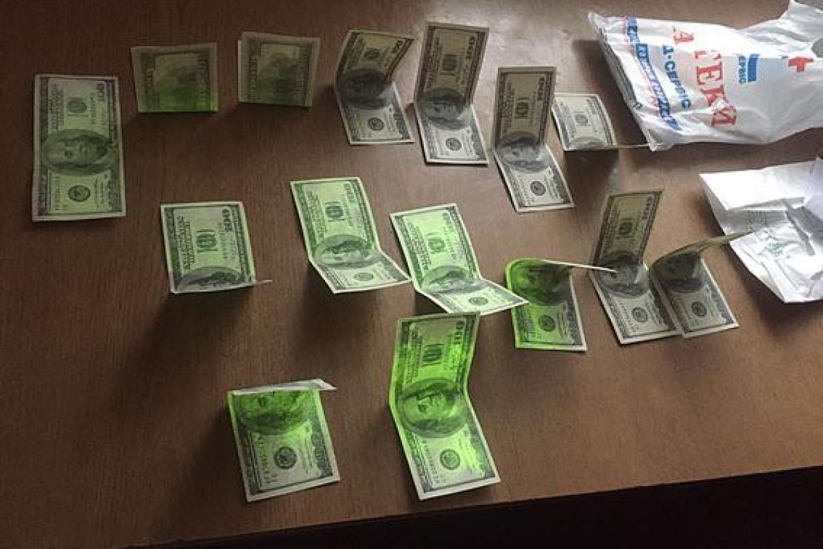 В Лисичанске на взятке "погорел" один из начальников железнодорожного вокзала В Лисичанске на взятке "погорел" один из начальников железнодорожного вокзала