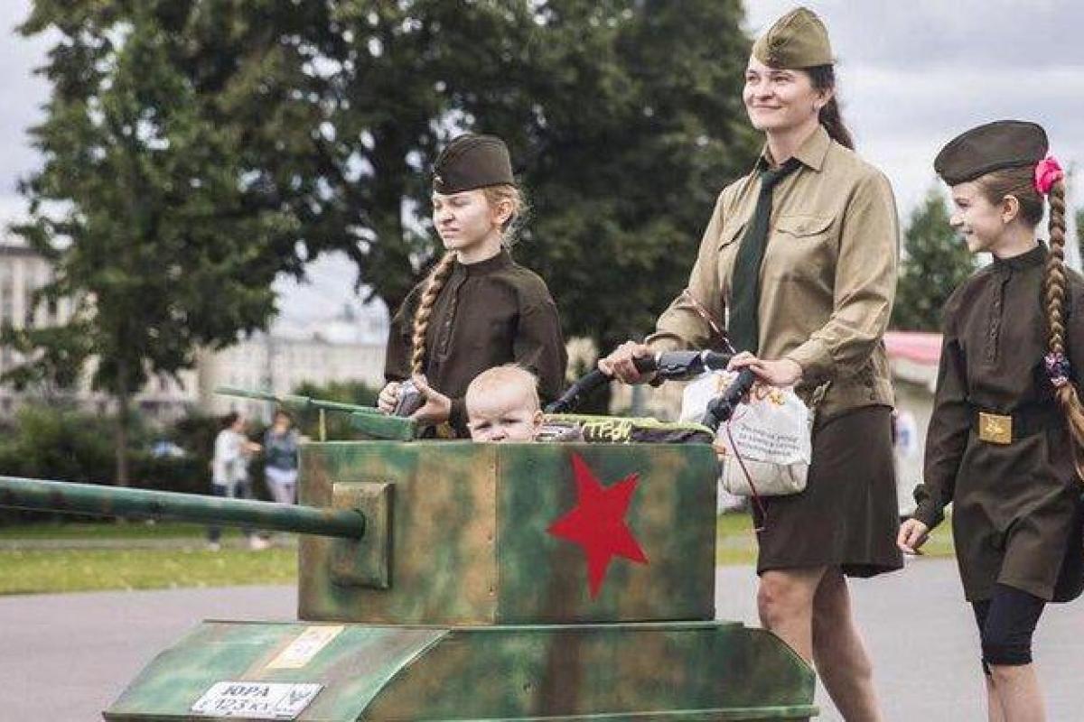 Российский правозащитник: В России милитаризируют сознание каждого, готовя "мясо" для будущих войн