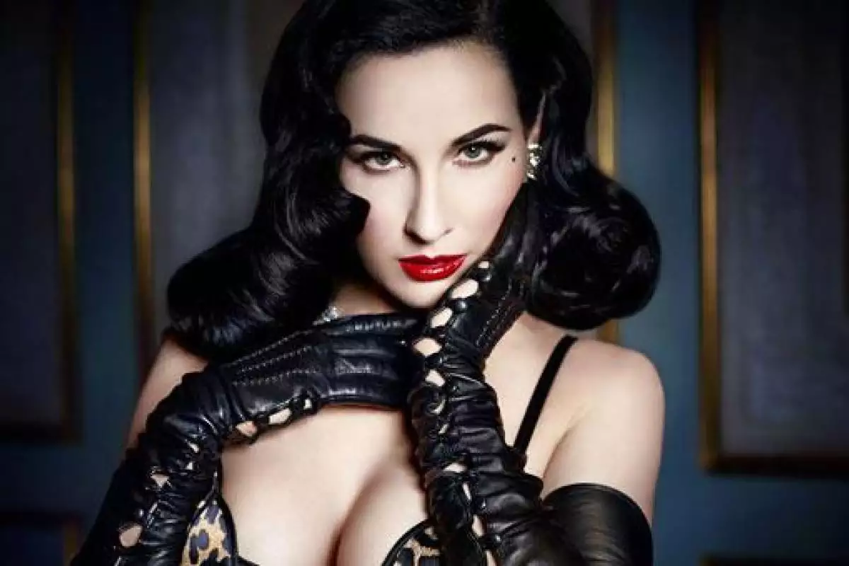 Бурлеск-дива Дита фон Диз опубликовала в Instagram новое откровенное фото Бурлеск-дива Дита фон Диз опубликовала в Instagram новое откровенное фото