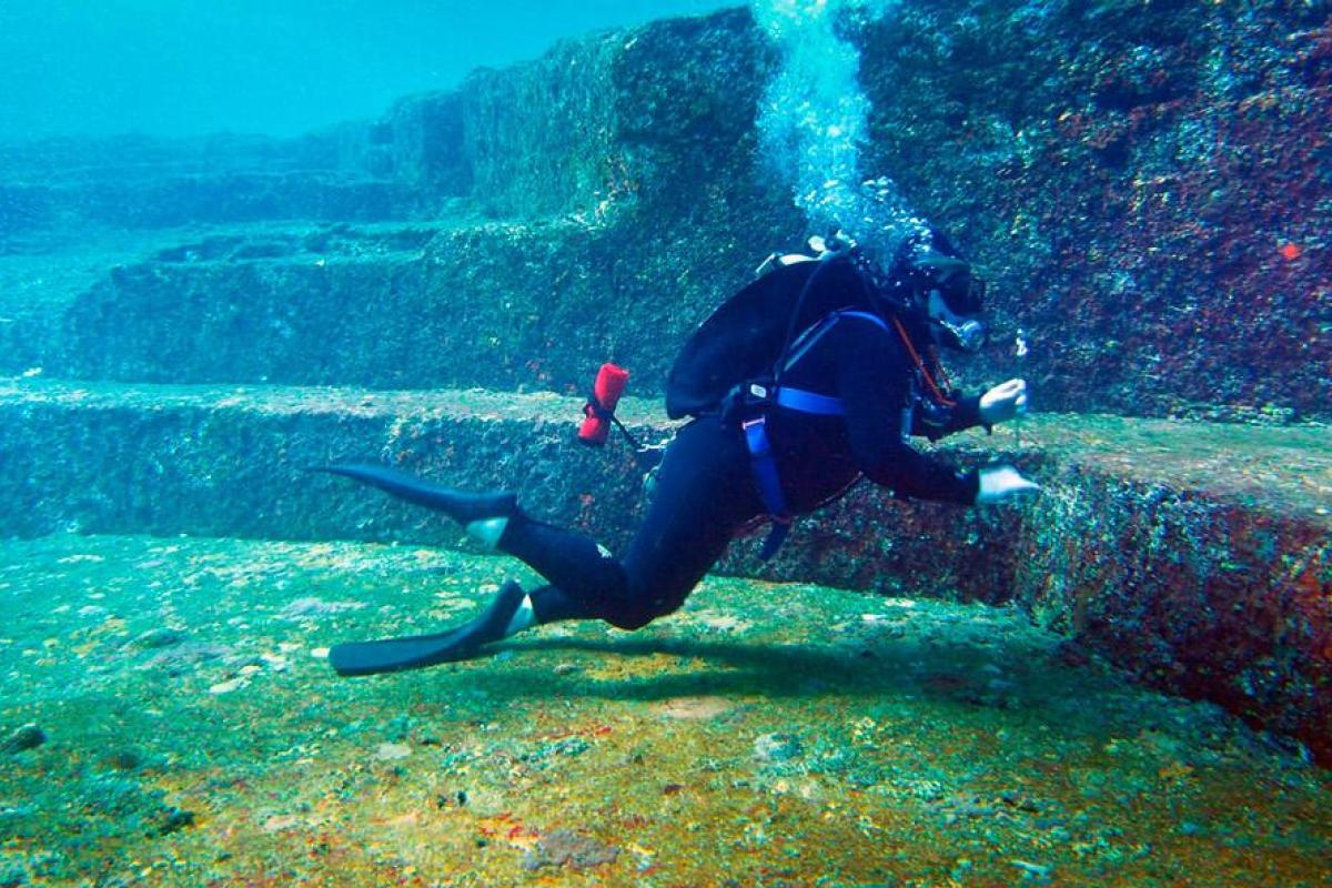 Тайны планеты Земля: подводные пирамиды в Японии Тайны планеты Земля: подводные пирамиды в Японии