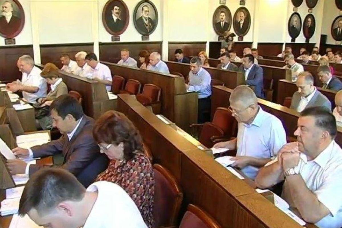 Черновицкие депутаты призывают признать АТО войной Черновицкие депутаты призывают признать АТО войной