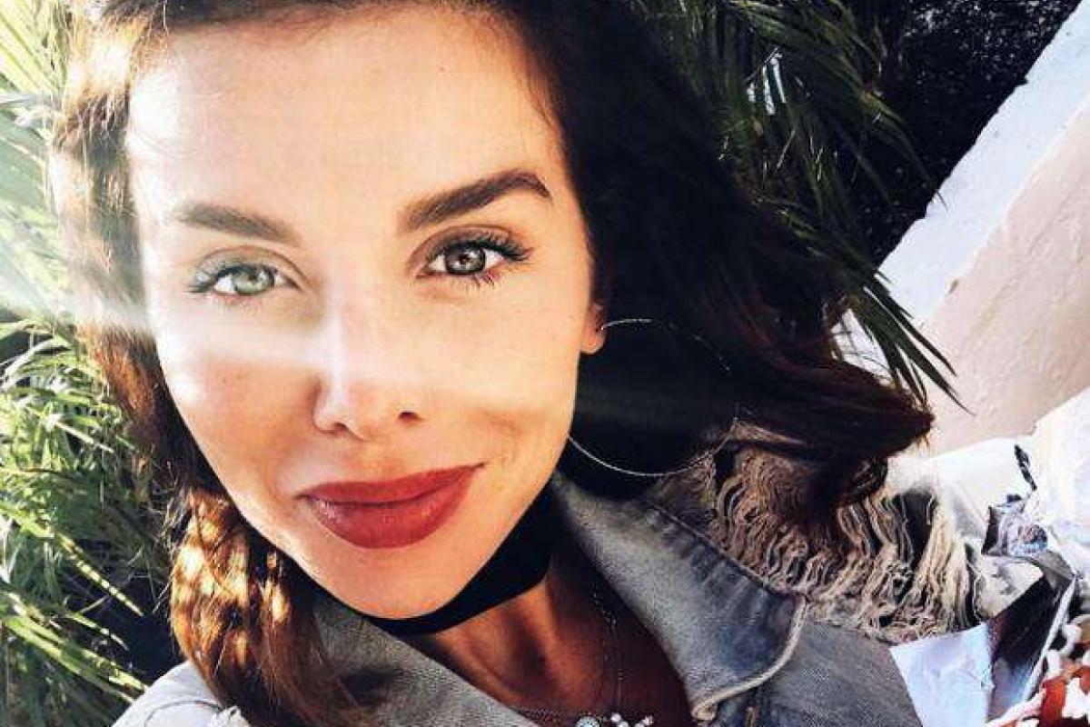 Певица Анна Седокова впервые появилась на публике после тяжелых родов Певица Анна Седокова впервые появилась на публике после тяжелых родов