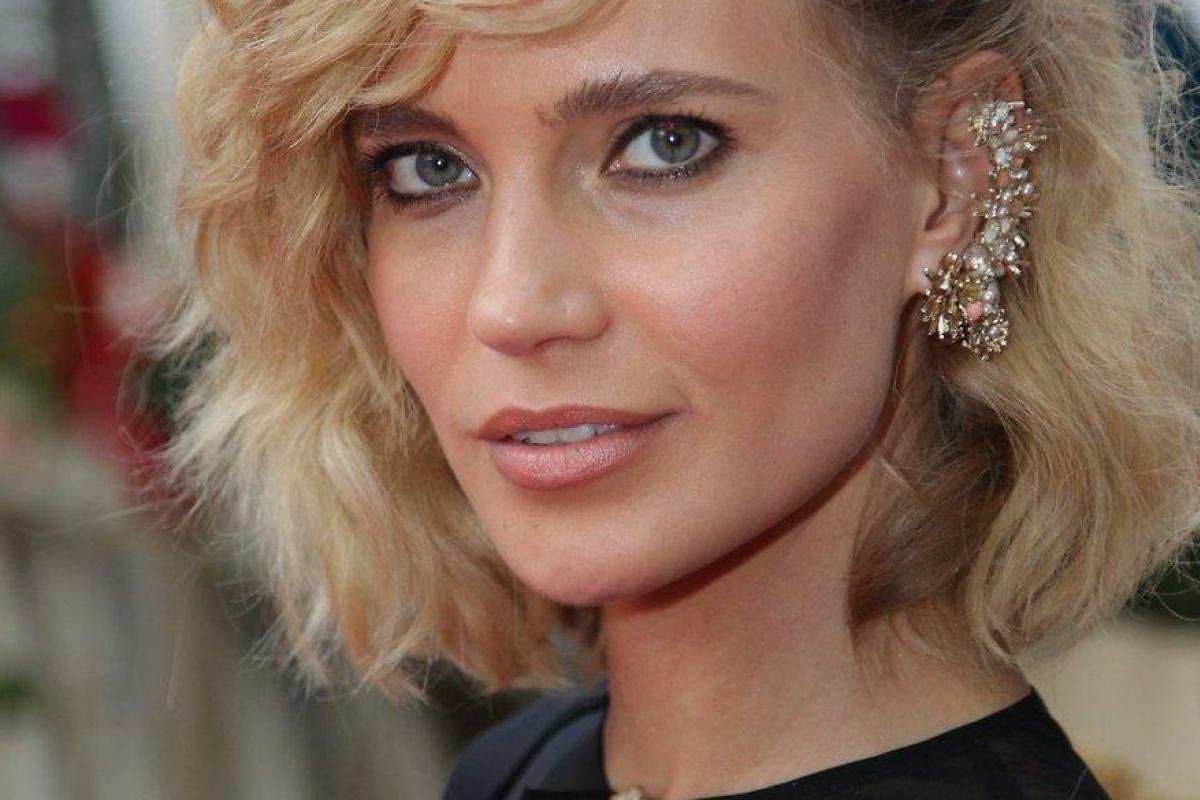 Раскрыта тайна связи певицы Глюкозы и актера Евгения Цыганова Раскрыта тайна связи певицы Глюкозы и актера Евгения Цыганова