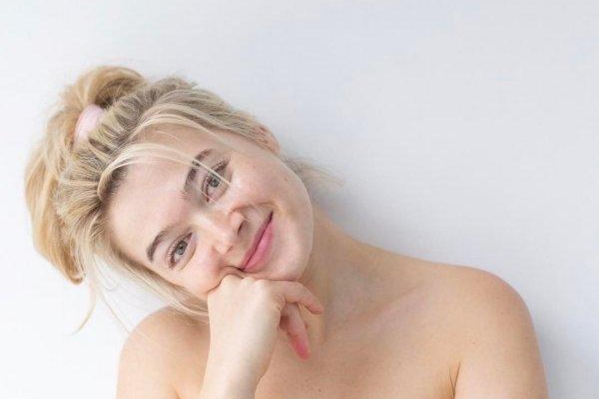 Обнаженная модель plus-size Кристиана провела одиночную акцию протеста в Нью Йорке Обнаженная модель plus-size Кристиана провела одиночную акцию протеста в Нью Йорке