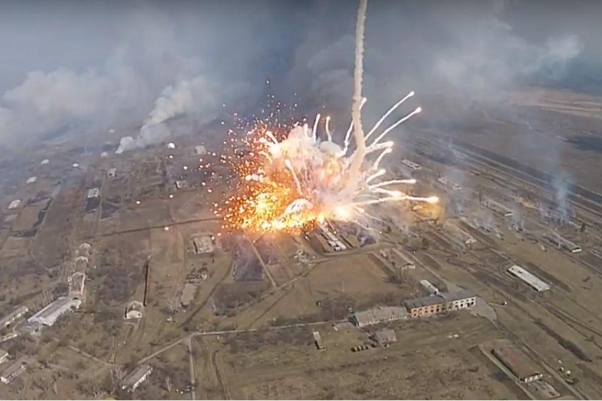 Взрыв в Балаклее: Украина потеряла боеприпасов на миллиард долларов Взрыв в Балаклее: Украина потеряла боеприпасов на миллиард долларов