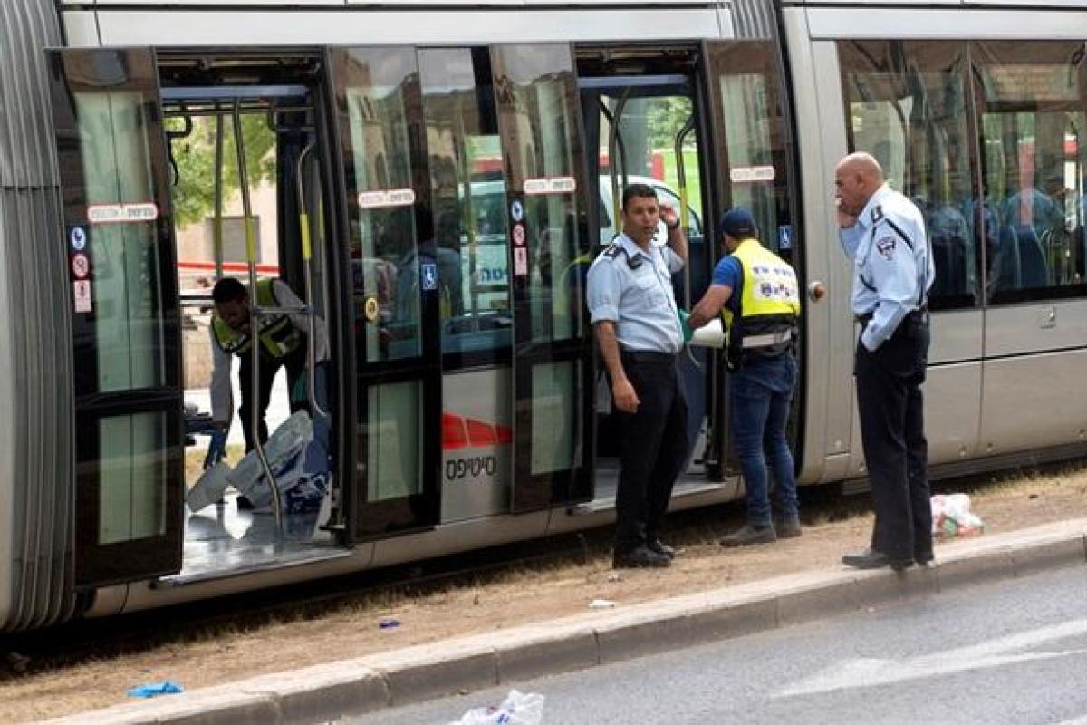 В центре Иерусалима палестинец зарезал студентку из Британии и ранил еще 2 человек В центре Иерусалима палестинец зарезал студентку из Британии и ранил еще 2 человек