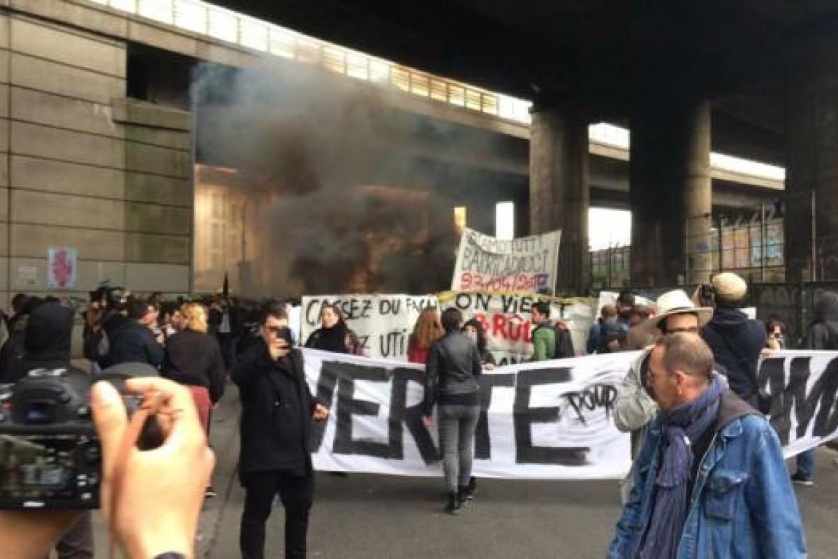 В Париже на акции протеста против Марин Ле Пен демонстранты столкнулись с полицией