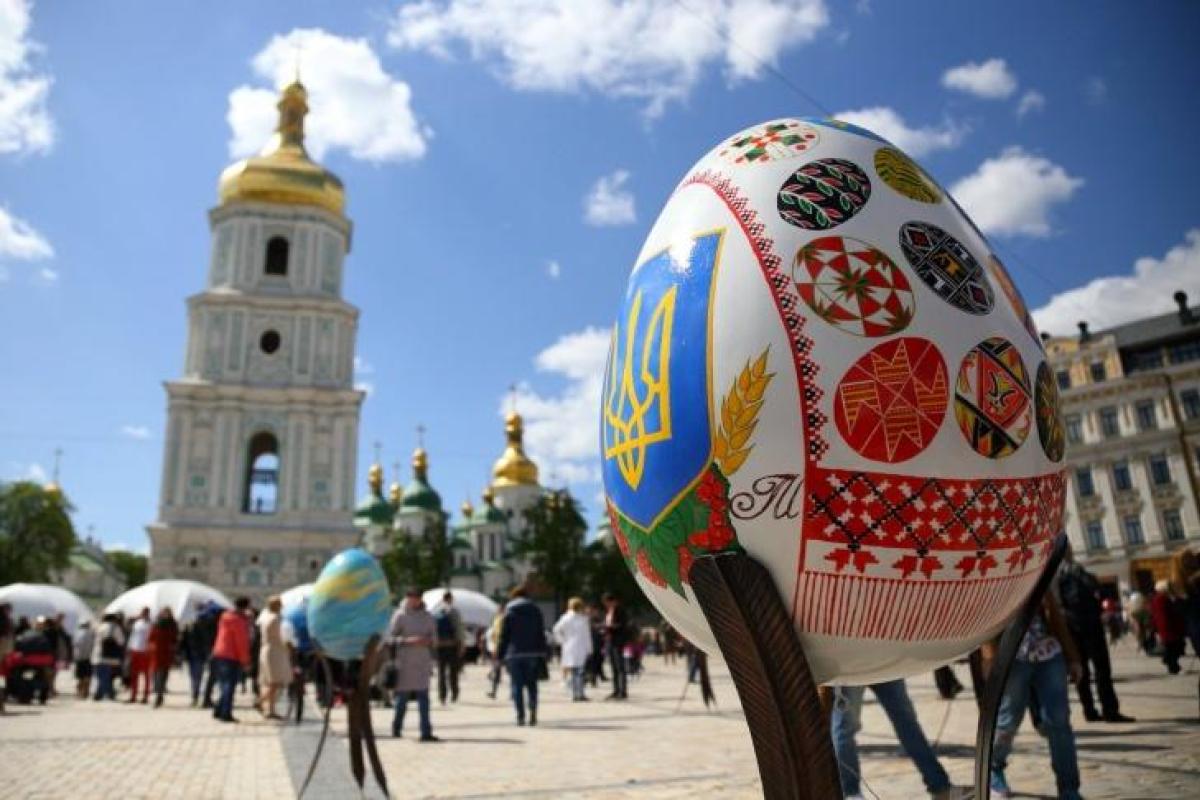 В Киеве на Софийской площади стартовал Всеукраинский фестиваль писанок В Киеве на Софийской площади стартовал Всеукраинский фестиваль писанок