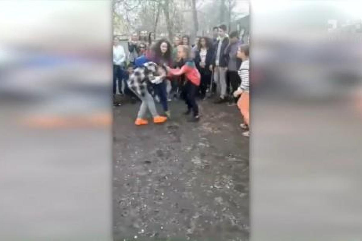 В Чернигове найдены подростки, которые избили школьницу и разместили видео издевательств в соцсетях В Чернигове найдены подростки, которые избили школьницу и разместили видео издевательств в соцсетях