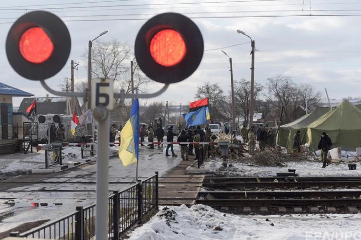 Блокада Донбасса: прошел месяц после введения СНБО транспортной блокады ОРДиЛО Блокада Донбасса: прошел месяц после введения СНБО транспортной блокады ОРДиЛО
