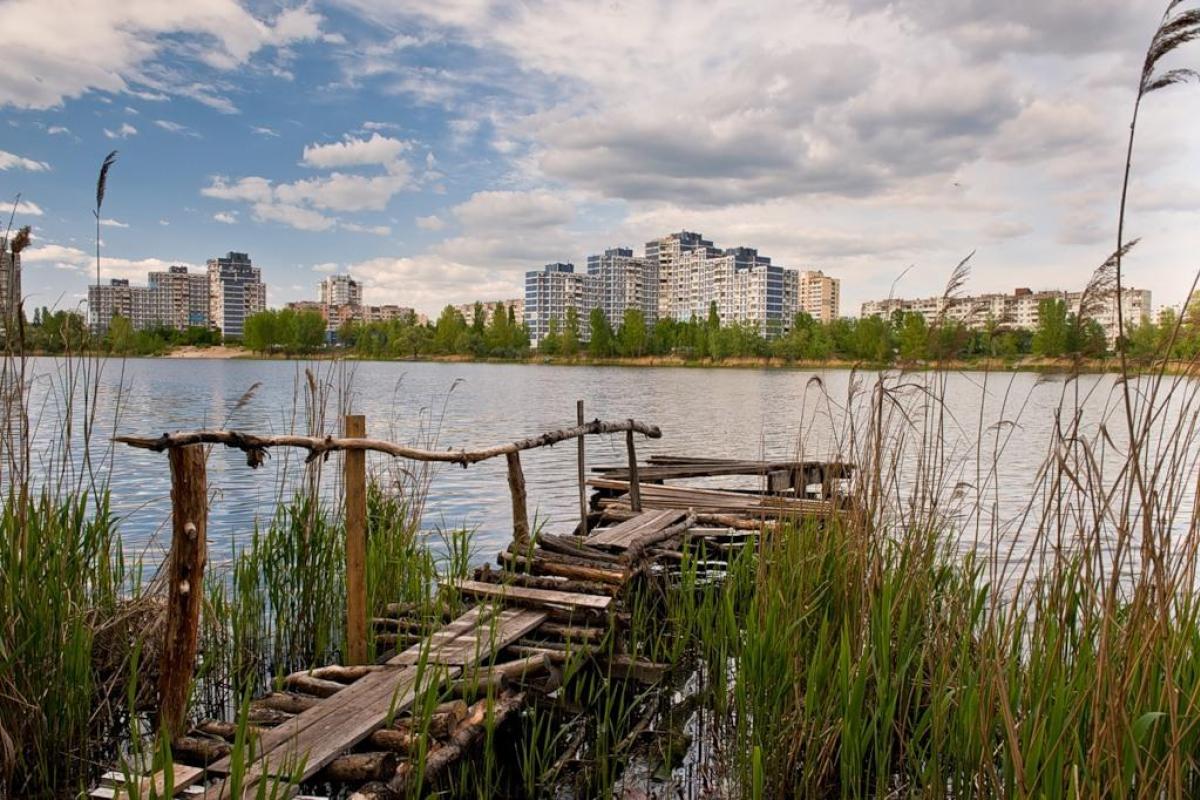 В Киеве во время пикника у озера были зарезаны мужчина и женщина: полиция подозревает мужа погибшей В Киеве во время пикника у озера были зарезаны мужчина и женщина: полиция подозревает мужа погибшей