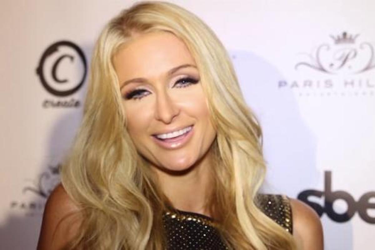 Светская львица Пэрис Хилтон засветилась на публике с новым женихом Светская львица Пэрис Хилтон засветилась на публике с новым женихом