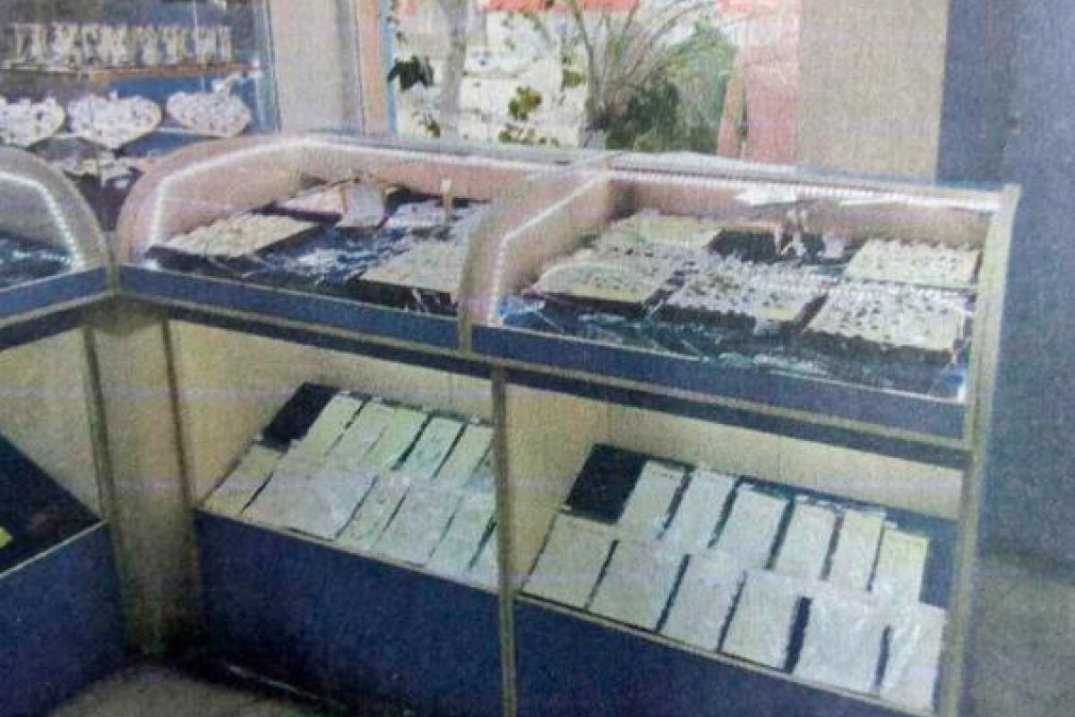 Полиция задержала трех приятелей, которые на Житомирщине обчистили ювелирный магазин