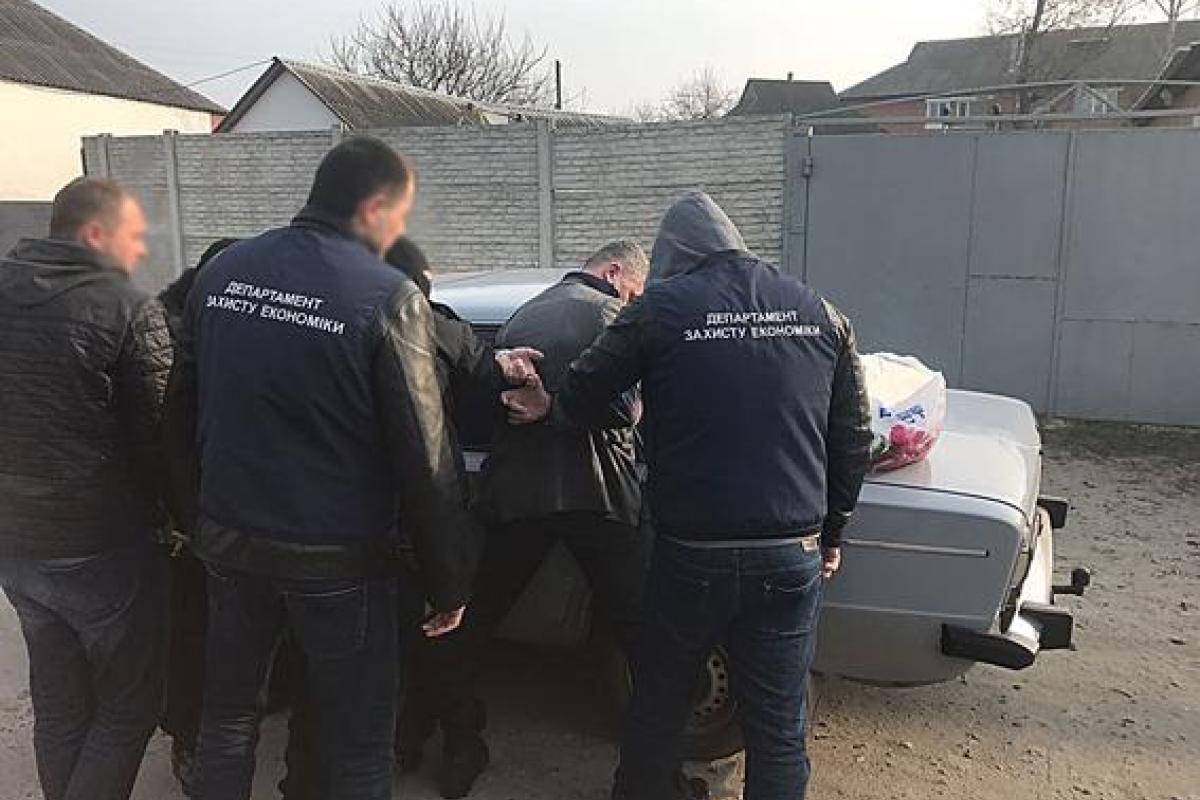 На Харьковщине на взятке погорел чиновник-коррупционер из государственной налоговой инспекции На Харьковщине на взятке погорел чиновник-коррупционер из государственной налоговой инспекции