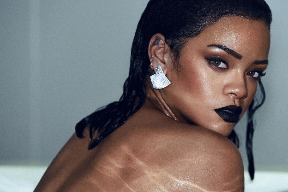 Папарацци поймали Рианну в бикини: поклонникам не понравилось, что певица поправилась Папарацци поймали Рианну в бикини: поклонникам не понравилось, что певица поправилась