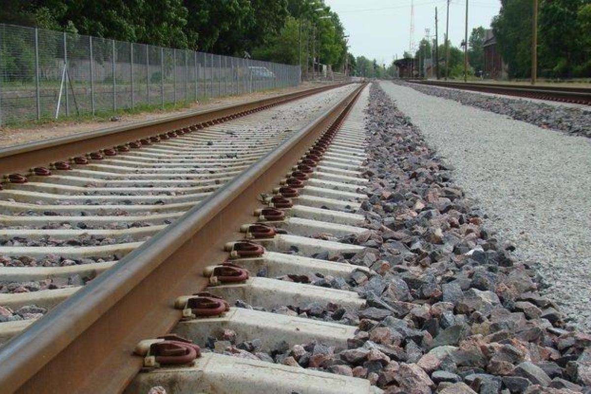 Диверсанты взорвали железнодорожные пути в Луганской области