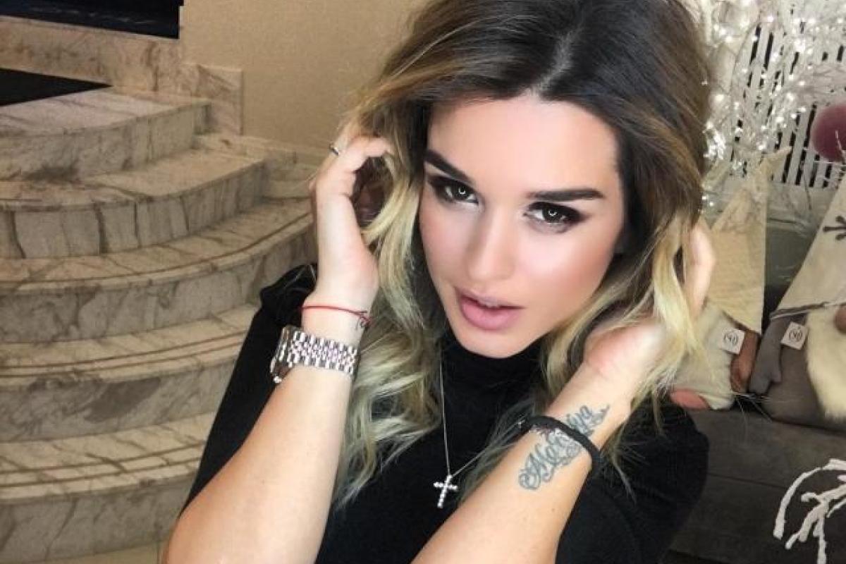 Ксения Бородина похвасталась драгоценным подарком от мужа Ксения Бородина похвасталась драгоценным подарком от мужа