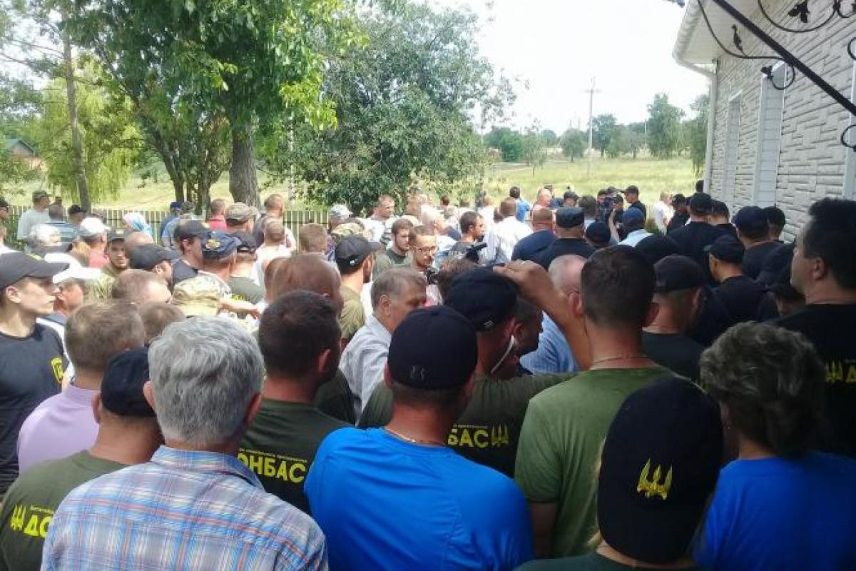В Бережинке на Кировоградщине селяне "восстали" против областной полиции В Бережинке на Кировоградщине селяне "восстали" против областной полиции