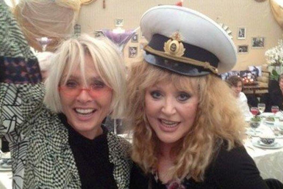 Естественная красота: Алла Пугачева показала, как выглядит Лайма Вайкуле без макияжа Естественная красота: Алла Пугачева показала, как выглядит Лайма Вайкуле без макияжа