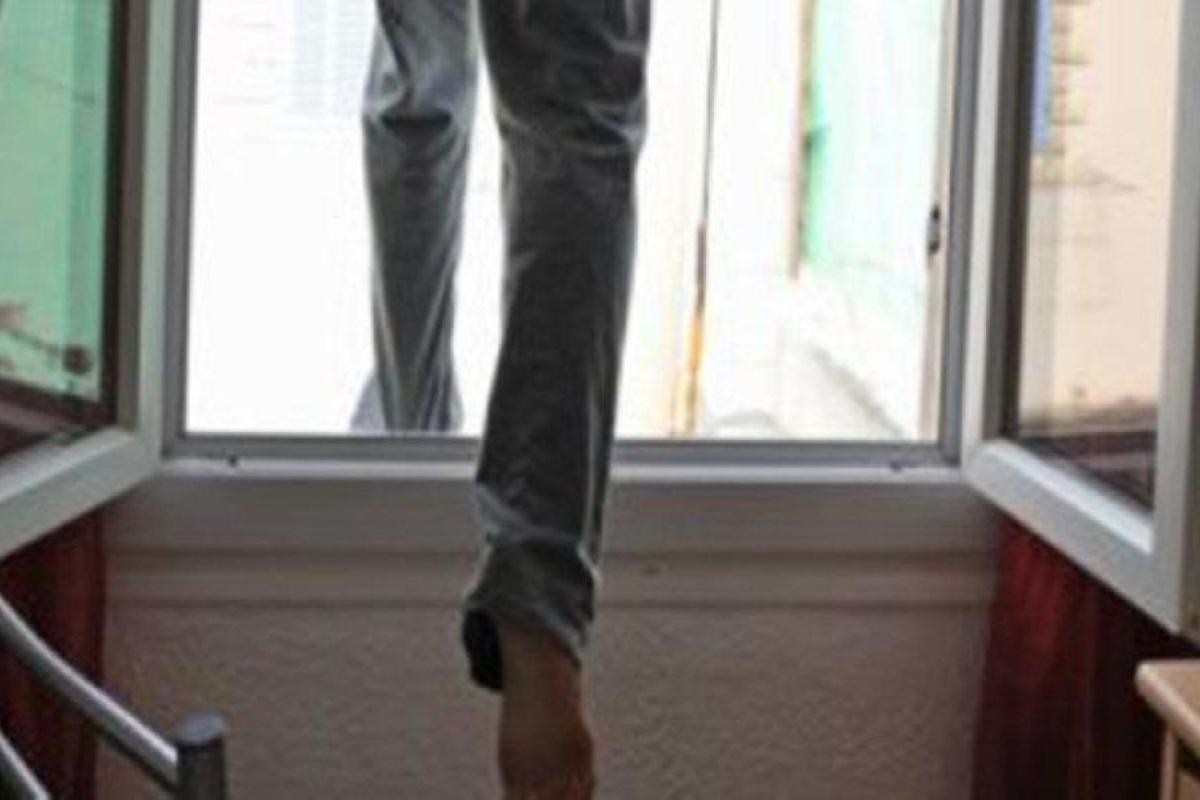 В Харькове молодой мужчина выпрыгнул с 7-го этажа из окна больницы В Харькове молодой мужчина выпрыгнул с 7-го этажа из окна больницы