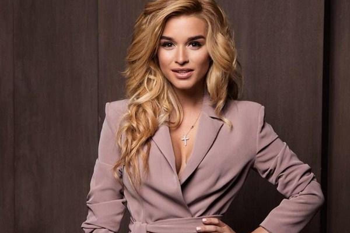 Поклонники Ксении Бородиной не узнали ведущую в образе жгучей брюнетки Поклонники Ксении Бородиной не узнали ведущую в образе жгучей брюнетки