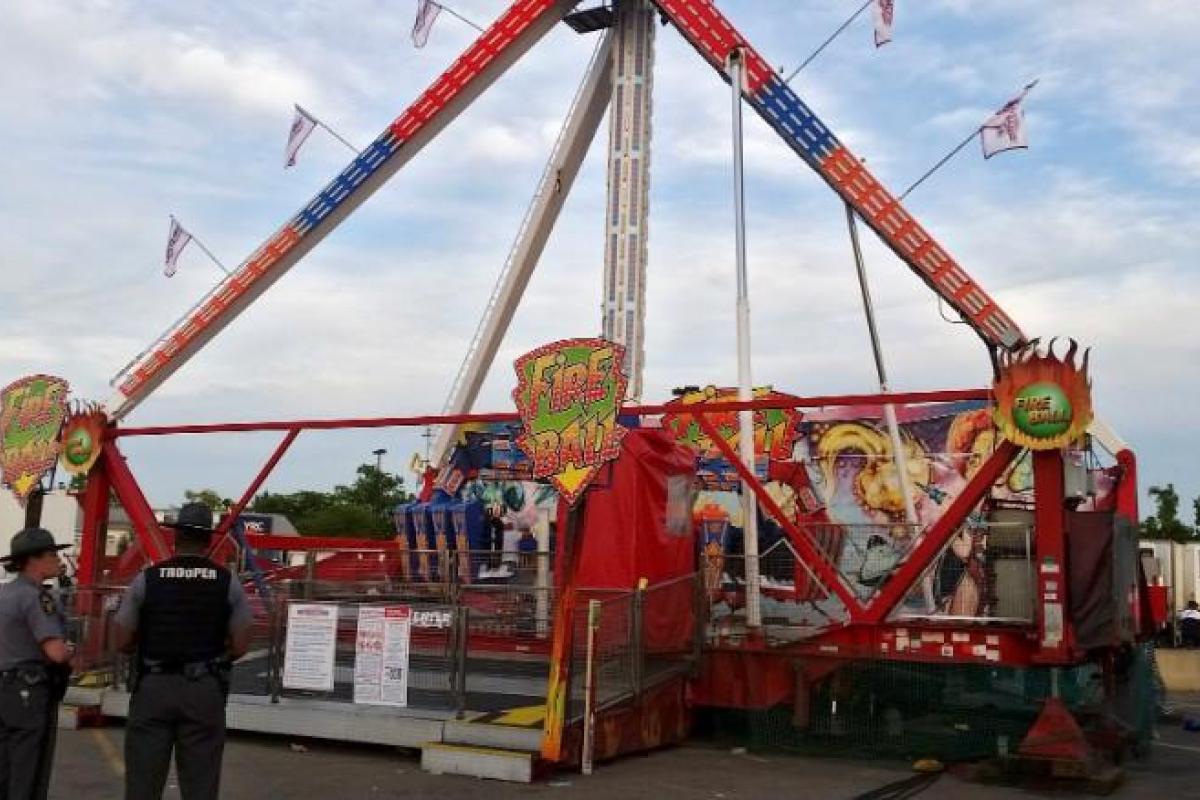 Аттракцион смерти: В США на ярмарке разбился 18-летний юноша Аттракцион смерти: В США на ярмарке разбился 18-летний юноша