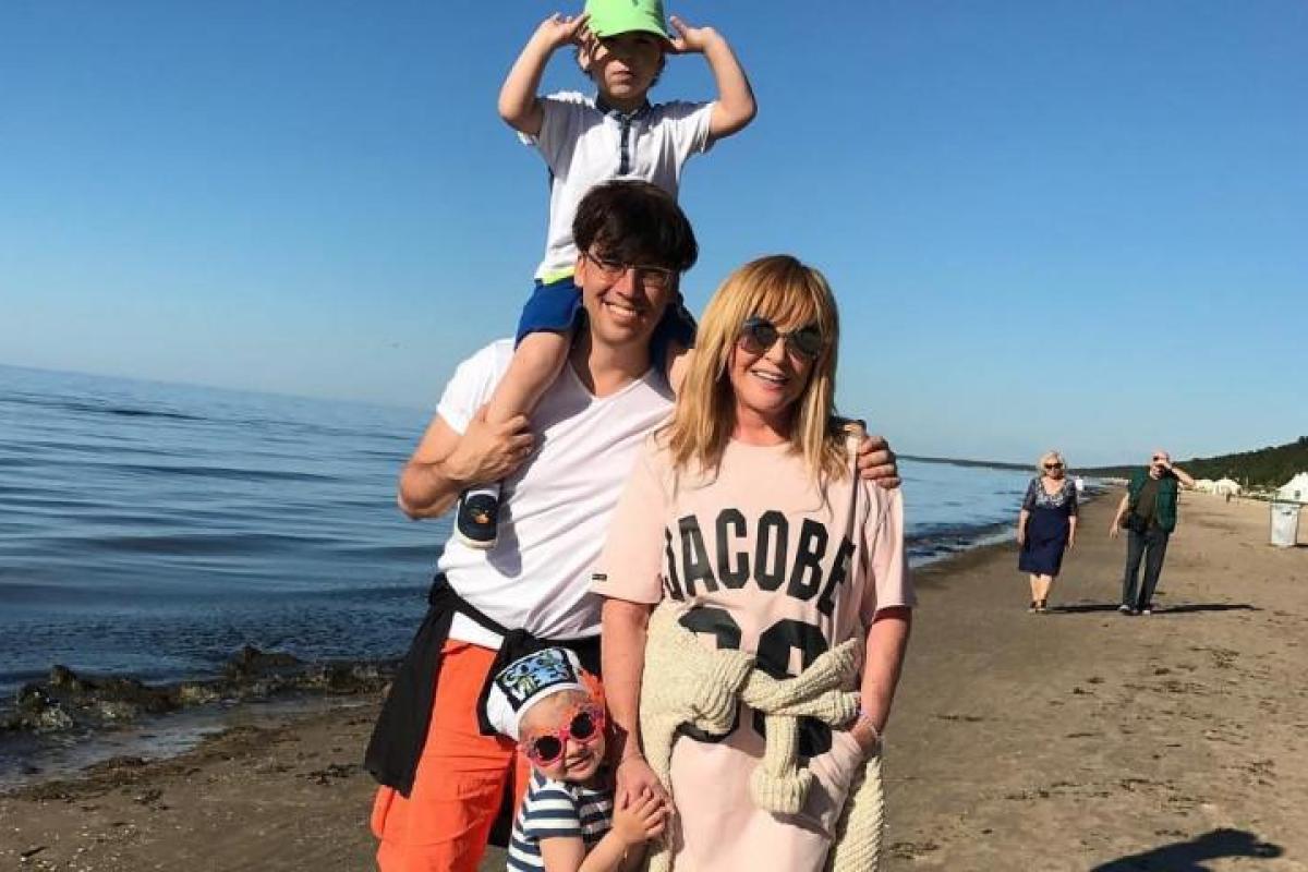 Юморист Максим Галкин опубликовал в Instagram новые трогательные снимки с Аллой Пугачевой Юморист Максим Галкин опубликовал в Instagram новые трогательные снимки с Аллой Пугачевой