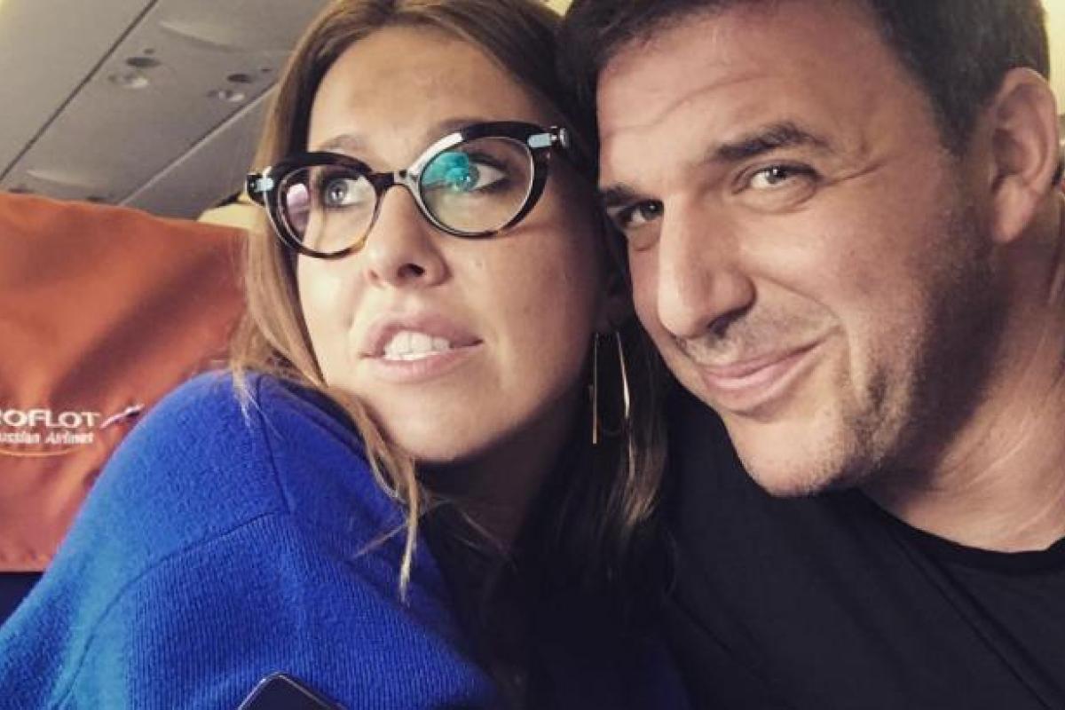 Телеведущая Ксения Собчак приучает 8-месячного сына плавать под водой Телеведущая Ксения Собчак приучает 8-месячного сына плавать под водой