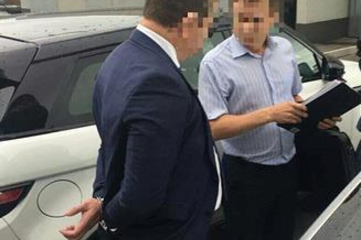 В Киеве СБУ провела спецоперацию по задержанию двух чиновников "Укрзализныци" В Киеве СБУ провела спецоперацию по задержанию двух чиновников "Укрзализныци"