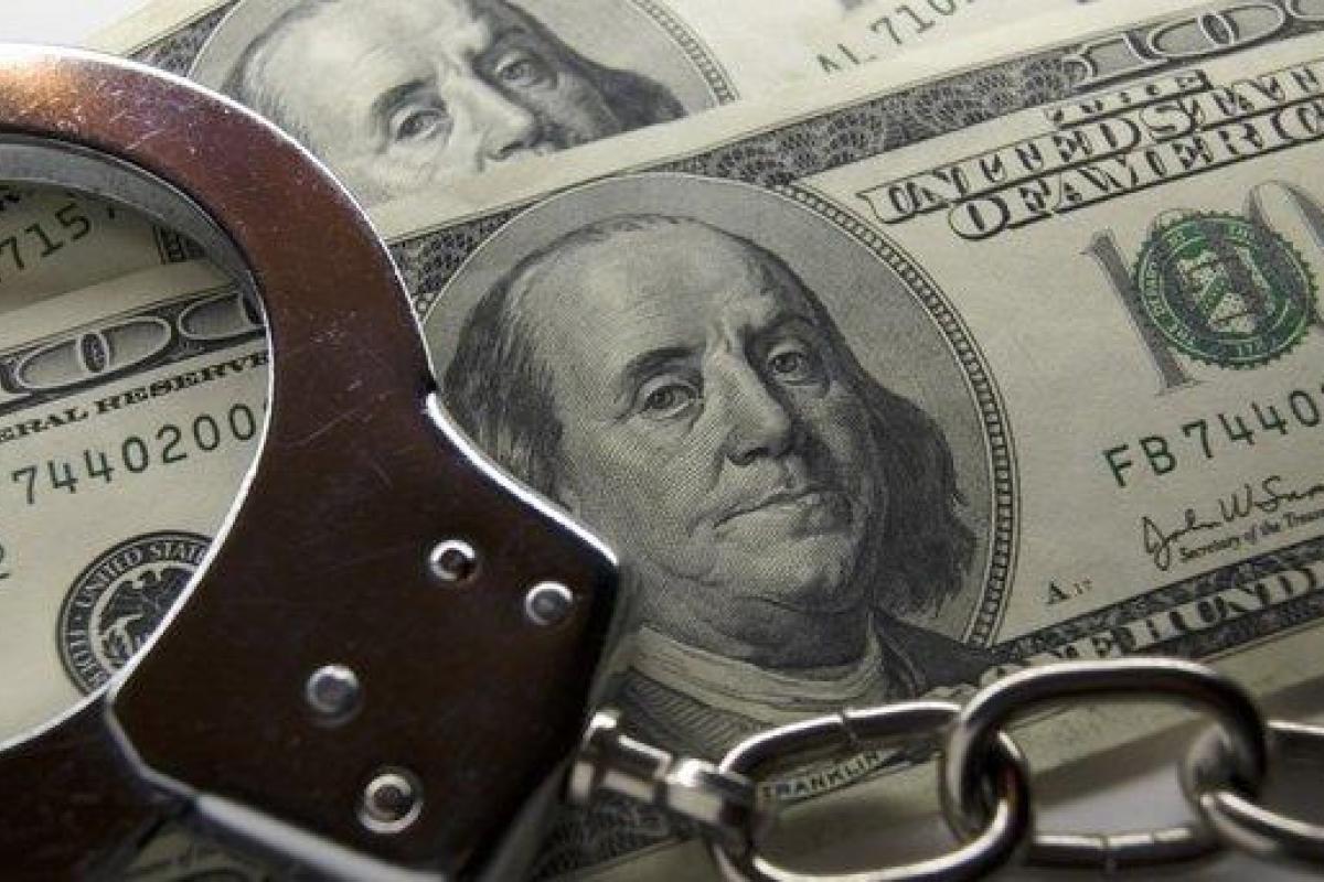 Чиновники "Укрзализныци" погорели на крупной взятке