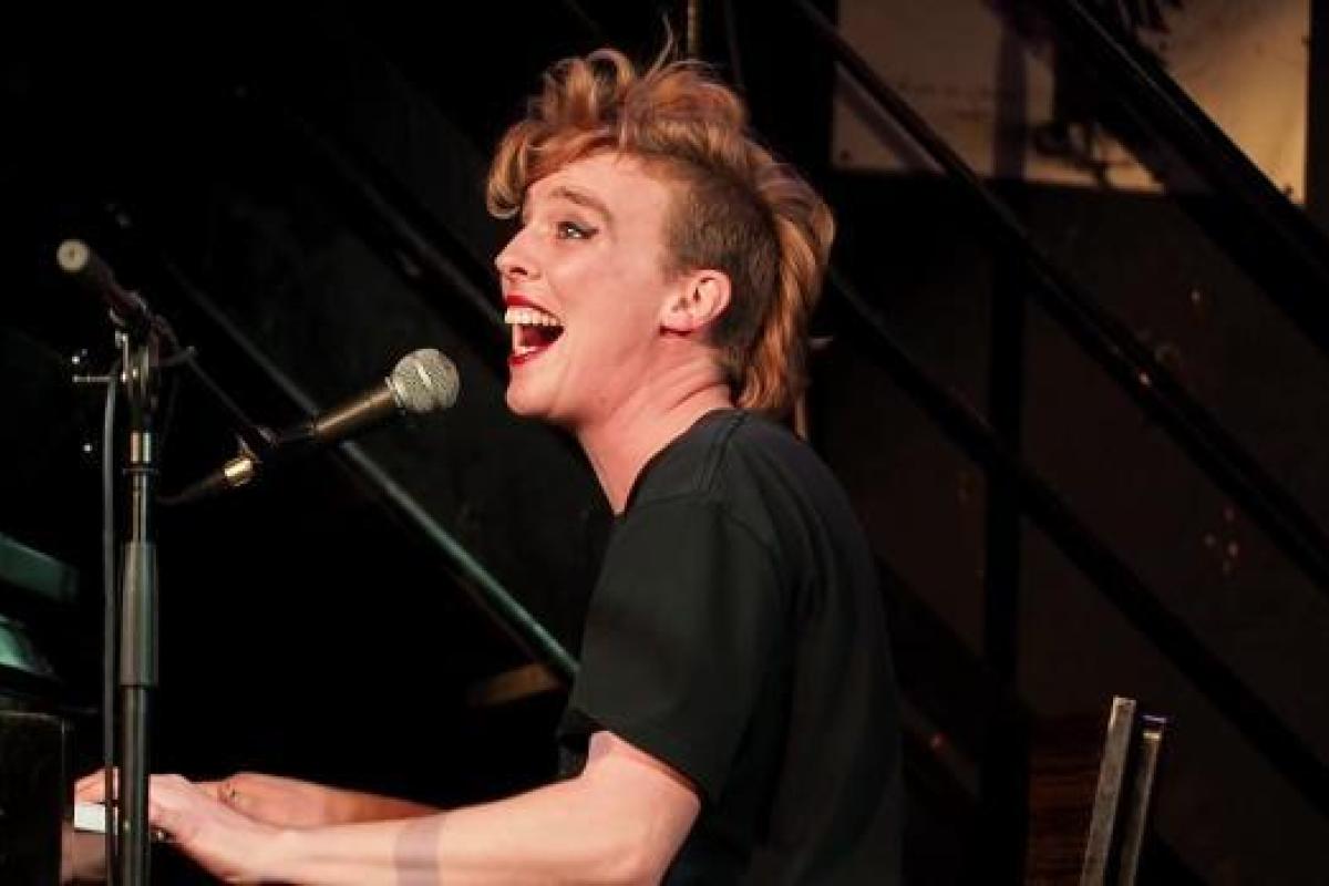 Смерть на сцене: во время концерта погибла французская певица Барбара Велденс Смерть на сцене: во время концерта погибла французская певица Барбара Велденс