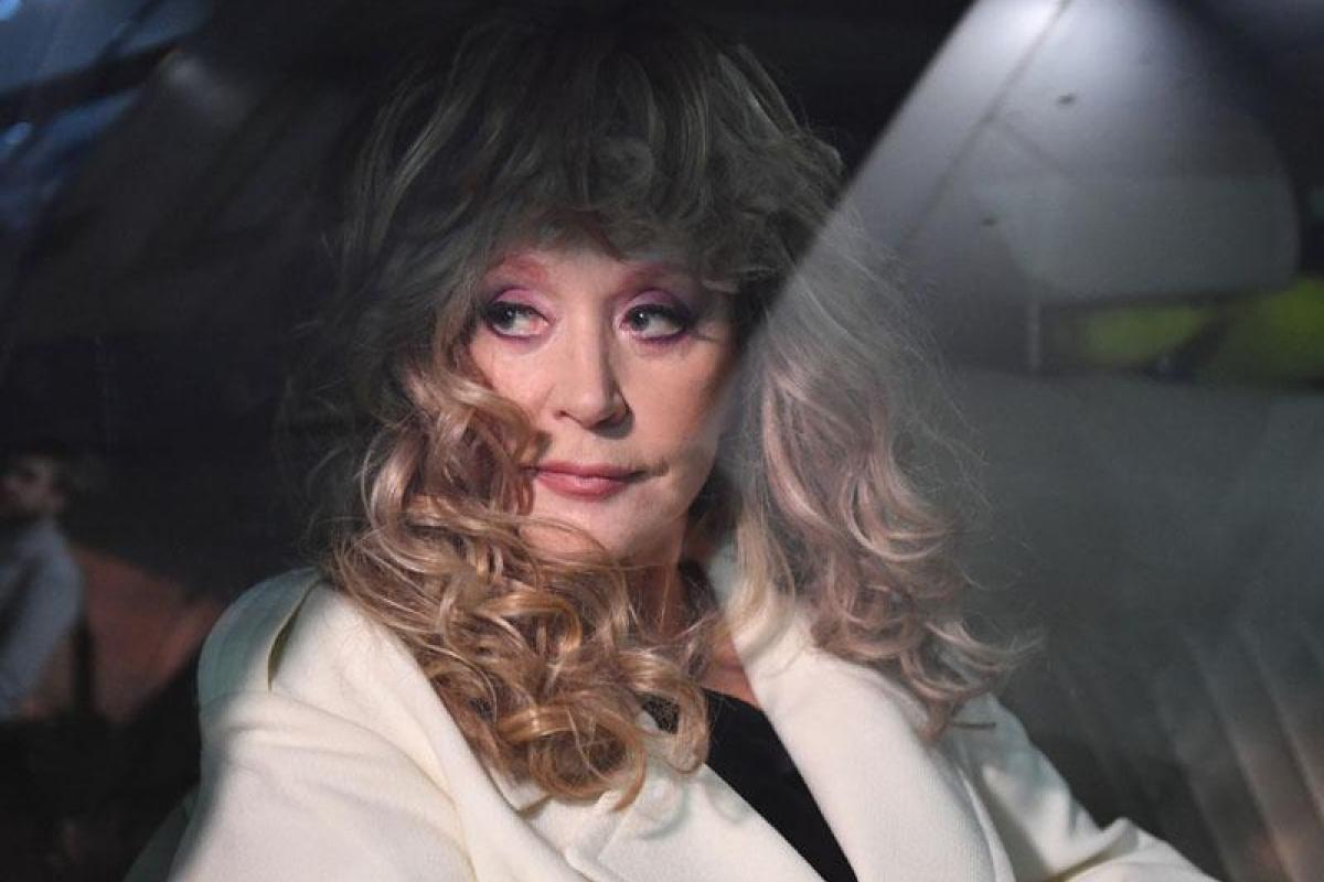 Поклонники Аллы Пугачевой считают, что она затмила красотой невесту внука: опубликовано видео со свадьбы Поклонники Аллы Пугачевой считают, что она затмила красотой невесту внука: опубликовано видео со свадьбы