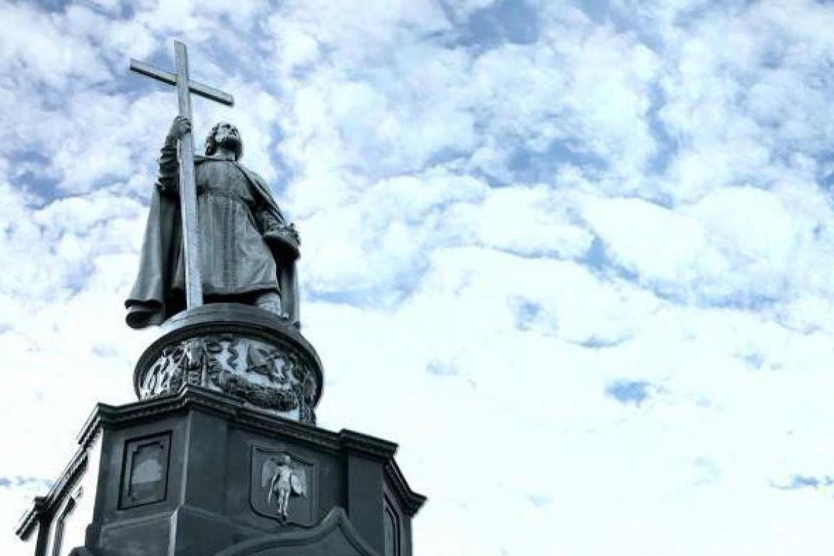 В Киеве ко дню крещения Киевской Руси полностью отреставрировали памятник князю Владимиру В Киеве ко дню крещения Киевской Руси полностью отреставрировали памятник князю Владимиру