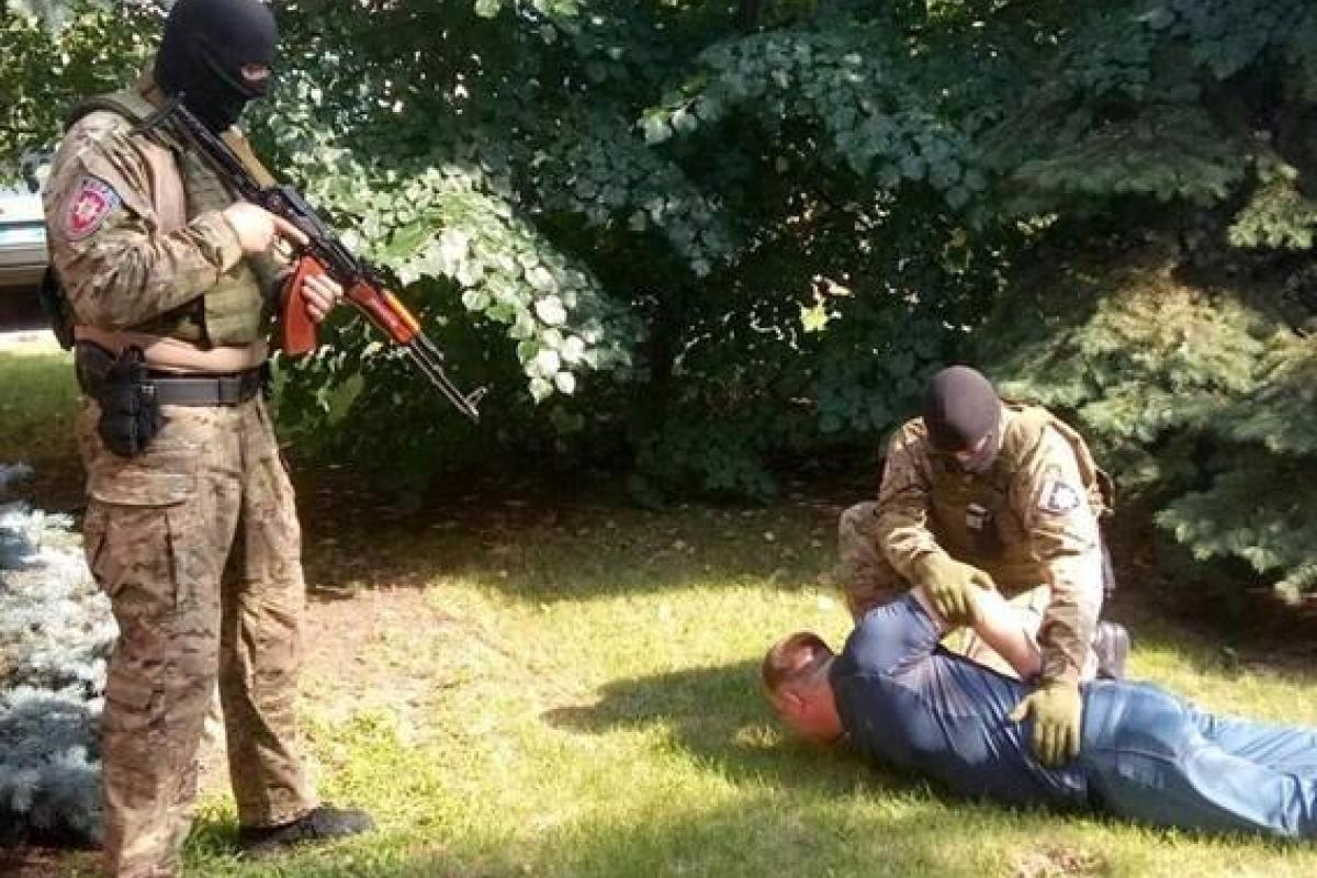 В Запорожье сотрудники УгРо задержали членов межрегиональной ОПГ В Запорожье сотрудники УгРо задержали членов межрегиональной ОПГ