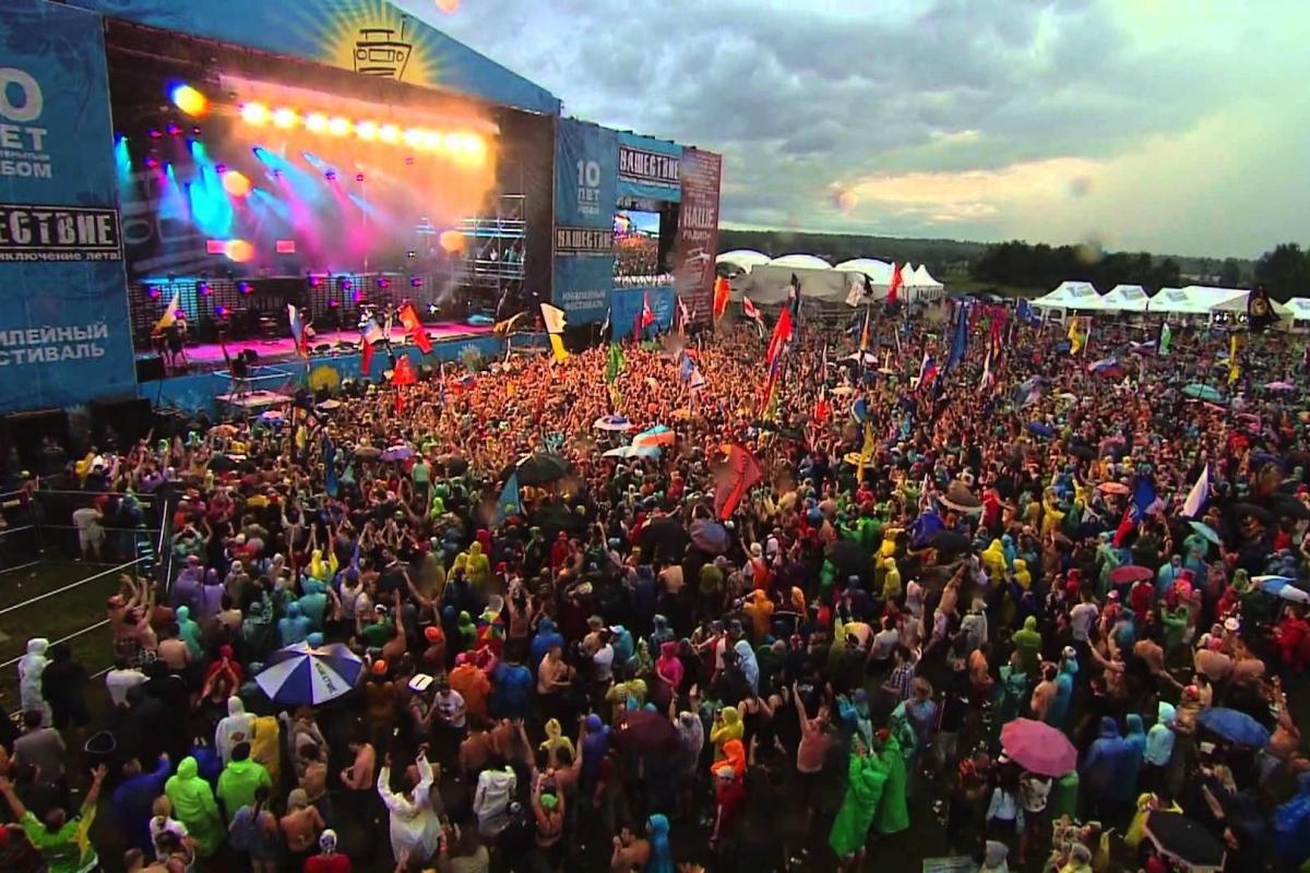 На главном рок-фестивале России публику "взорвала" песня украинской группы "Океан Эльзы" На главном рок-фестивале России публику "взорвала" песня украинской группы "Океан Эльзы"