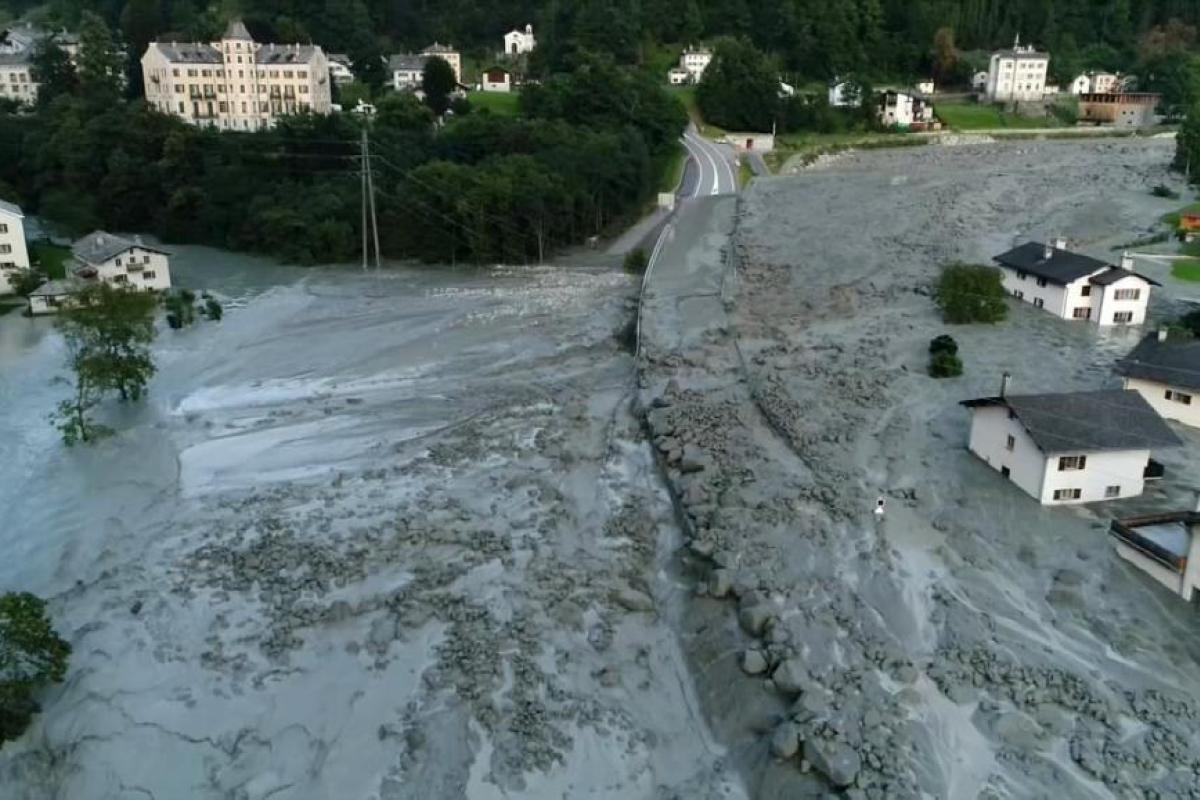 Поисковая операция в Альпах: после оползня пропали без вести 14 человек Поисковая операция в Альпах: после оползня пропали без вести 14 человек
