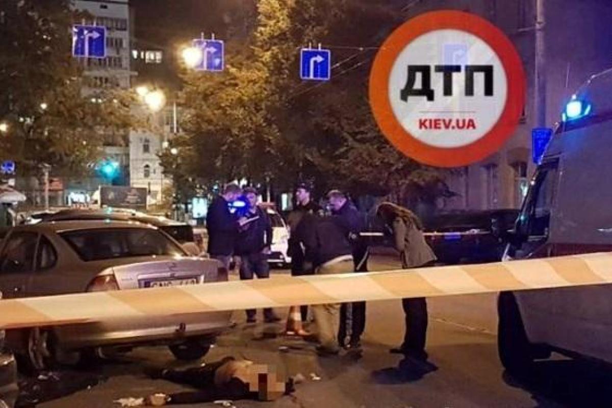 В центре Киева застрелили мужчину: убийцам удалось скрыться В центре Киева застрелили мужчину: убийцам удалось скрыться
