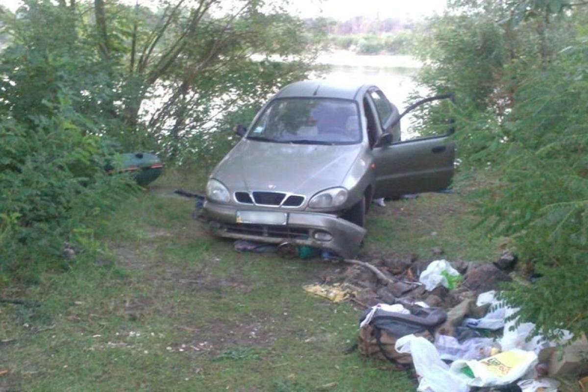 Фатальный отдых у реки: в Киевской области авто скатилось с холма и задавило туриста Фатальный отдых у реки: в Киевской области авто скатилось с холма и задавило туриста