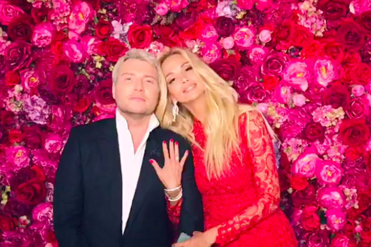 "Вы не пара": Поклонники не верят в искренние чувства Николая Баскова и Виктории Лопыревой "Вы не пара": Поклонники не верят в искренние чувства Николая Баскова и Виктории Лопыревой