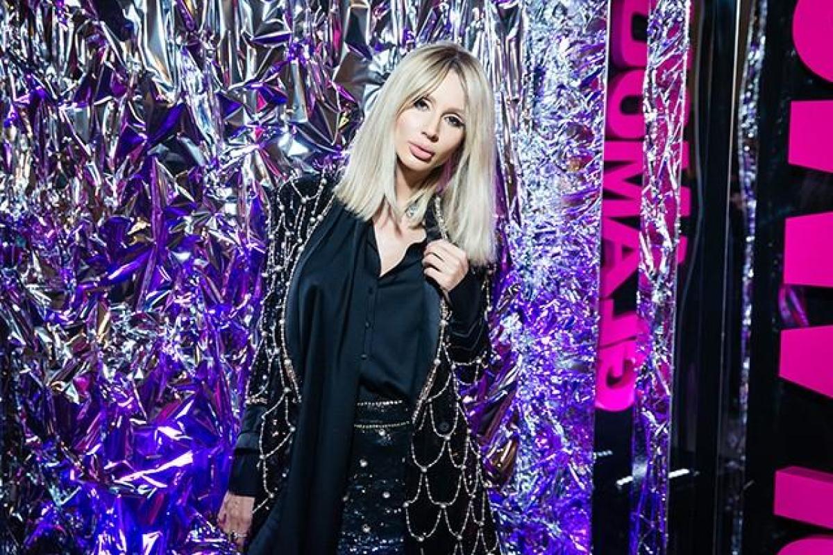 В России титул "Женщина года-2017" по версии Glamour завоевала украинская певица В России титул "Женщина года-2017" по версии Glamour завоевала украинская певица