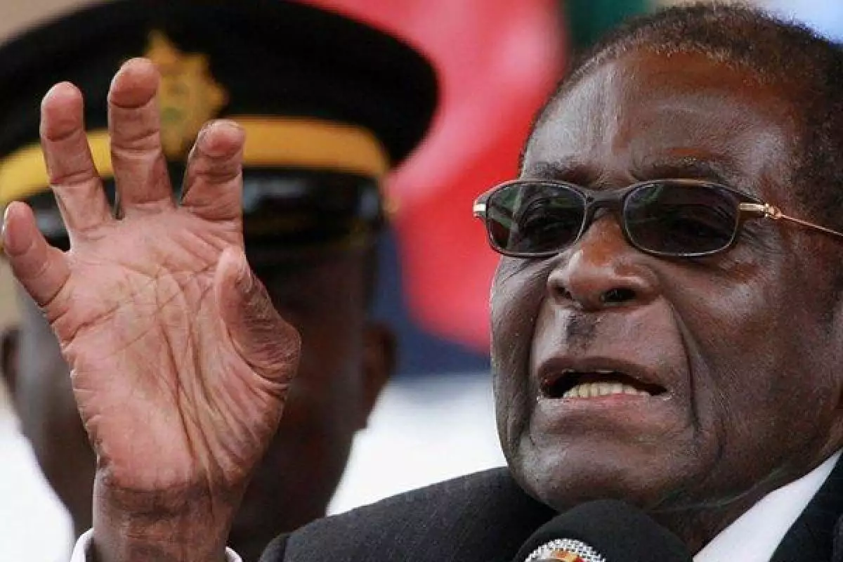 Президент Зимбабве Мугабе подал в отставку после 37 лет управления страной Президент Зимбабве Мугабе подал в отставку после 37 лет управления страной