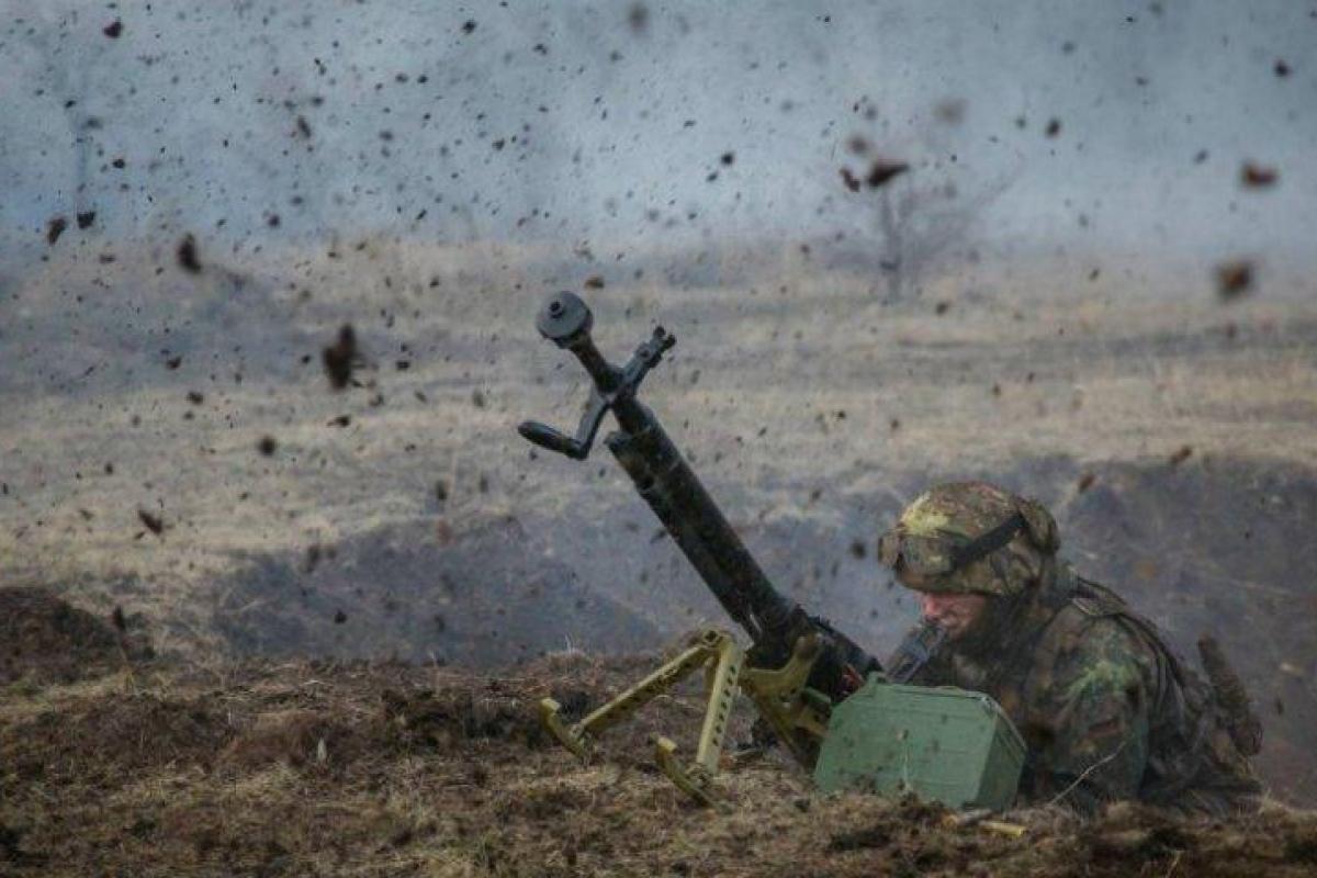 На Светлодарской дуге бойцы ВСУ ответным огнем уничтожили передовую пулеметную точку противника На Светлодарской дуге бойцы ВСУ ответным огнем уничтожили передовую пулеметную точку противника