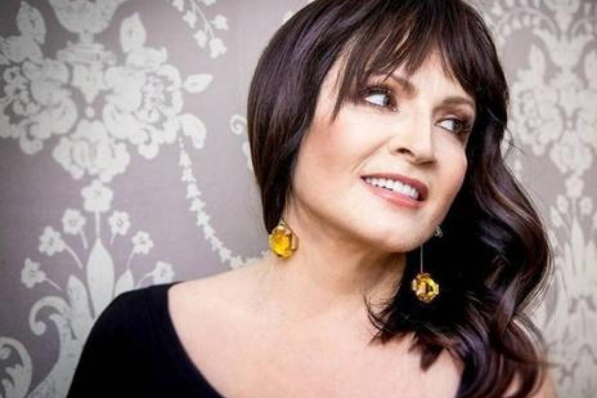 Легендарная София Ротару украсила обложку журнала Elle Легендарная София Ротару украсила обложку журнала Elle